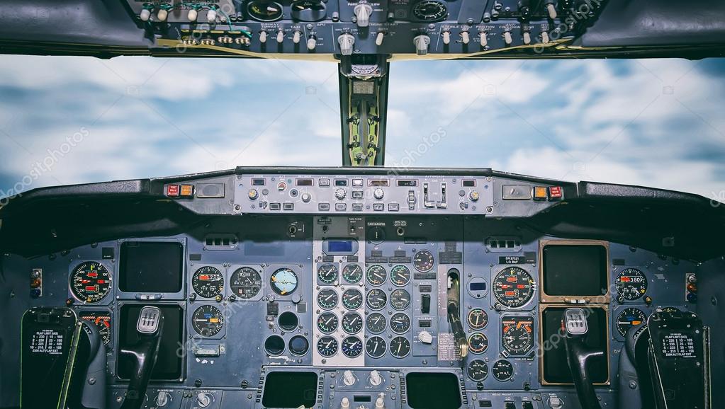 Aircraft dashboard. View inside the pilot's cabin. — Stock Photo