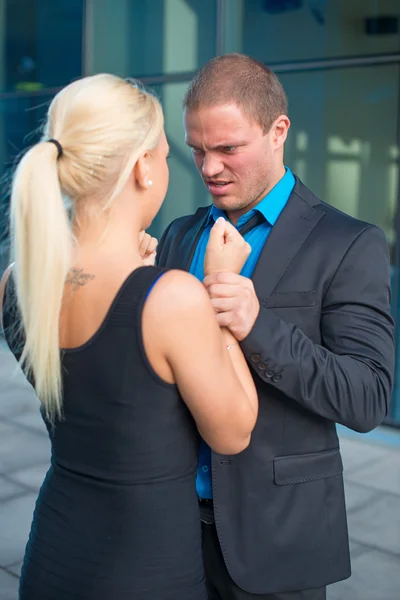 Jefe furioso enojado con su secretaria . — Foto de Stock