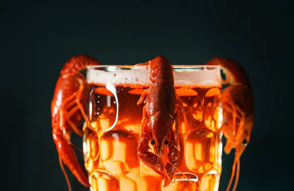 Boiled Crawfish Crawfish Hanging Beer Glass — Stock Photo, Image