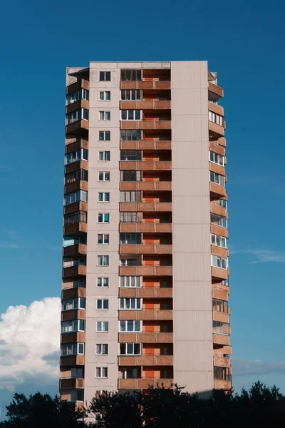 Sowiecki Budynek Mieszkalny Balkonami — Zdjęcie stockowe