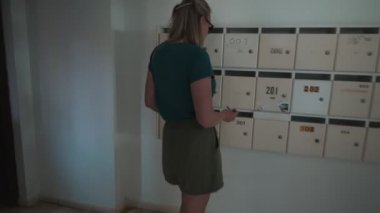 Hırsız posta kutusuna bakarken bir kadını soymaya çalışmış..