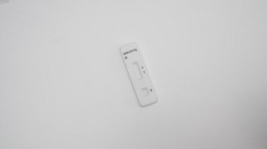 COVID-19 antijen burun test kiti.