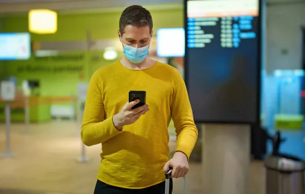 Man Waiting His Flight Airport — Stock Photo, Image