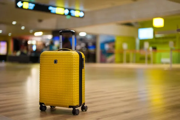 Forgotten Travel Bag Airport — Stock Photo, Image