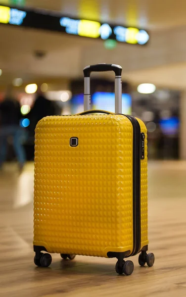 Forgotten Travel Bag Airport — Stock Photo, Image