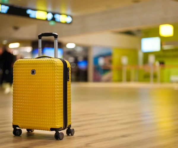 Forgotten Travel Bag Airport — Stock Photo, Image