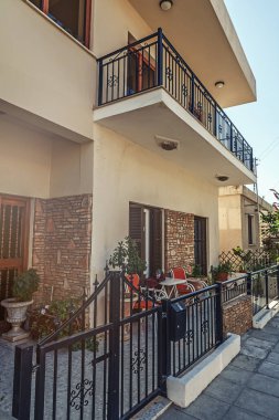 Akdeniz daire Teras dış sandalye ile.