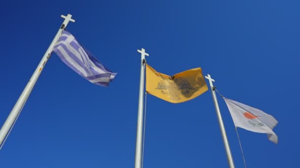 Символы Кипра Три Флага Греческий Церковный Кипрский — стоковое видео