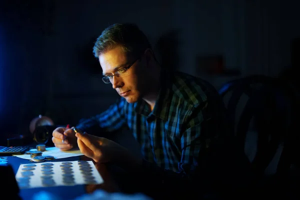 Male Numismatist Examines Collection Coins — Stock Photo, Image