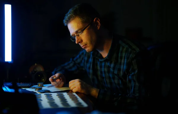 Male Numismatist Examines Collection Coins — Stock Photo, Image