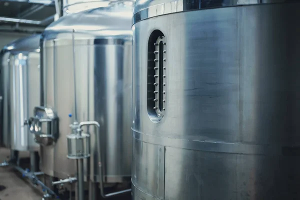Rezervuarları Olan Modern Bira Fabrikası — Stok fotoğraf