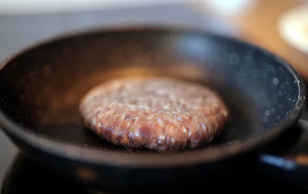 Costoletta Manzo Hamburger Che Prepara Sulla Padella — Foto Stock