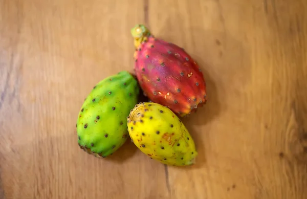 Masada Renkli Opuntia Kaktüsü Meyveleri Var — Stok fotoğraf