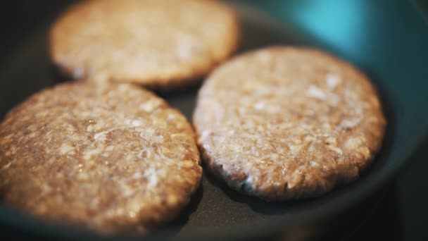 Rundvleeskoteletten Voor Hamburgers Die Pan Worden Bereid — Stockvideo