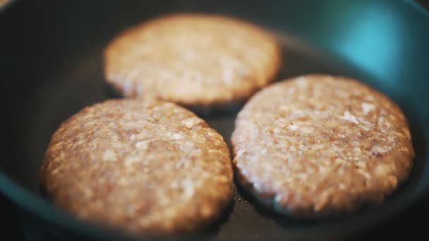 Côtelettes Boeuf Pour Hamburger Préparées Sur Poêle — Video