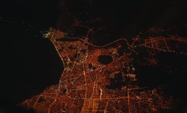 Türkiye 'de Alanya' nın gece hava görüntüsü.