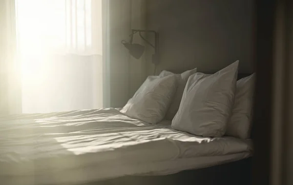 Dormitorul Este Iluminat Soarele Cald Vară — Fotografie, imagine de stoc
