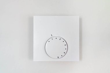 Odadaki ısıtma için termostat.