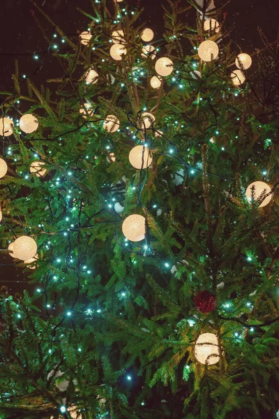 Neujahrsbaum Mit Bällen Park — Stockfoto