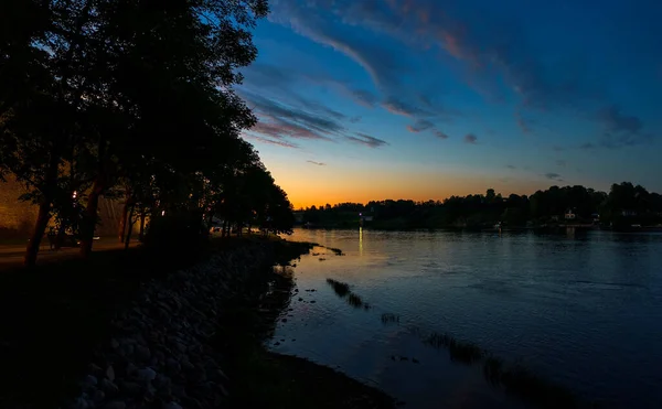 Bank Van Narva Rivier Estland Bij Zonsondergang — Stockfoto