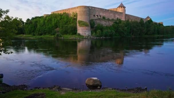 Vista Del Castillo Ivangorod Rusia Desde Estonia — Vídeos de Stock