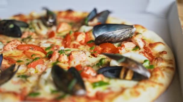 Pizza Aux Fruits Mer Croustillante Aux Moules Calmar Crevettes — Video