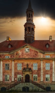 Estonya 'nın Narva şehrindeki Narva Belediye Sarayı.