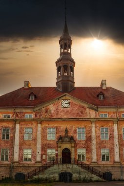 Estonya 'nın Narva şehrindeki Narva Belediye Sarayı.