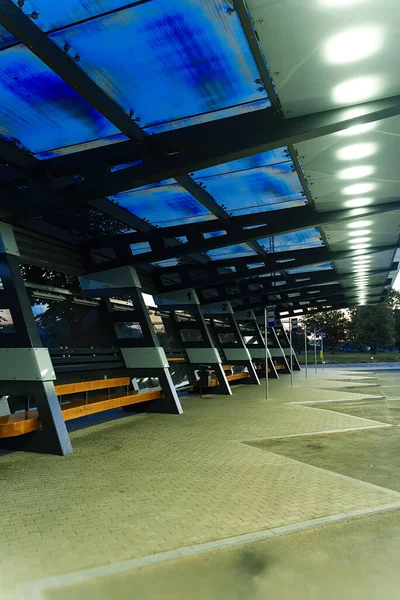 Moderne Intercity Busstation Avonds — Stockfoto