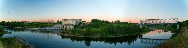 러시아의 나르바 Narva Hydroelectric Station 파노라마처럼 보이는 — 스톡 사진