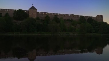 Narva ve Ivangorod kaleleri karşı karşıya..