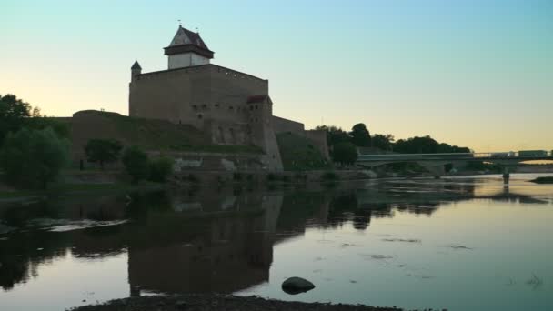 Narva Ivangorod Fortresses Each Other — Stockvideo