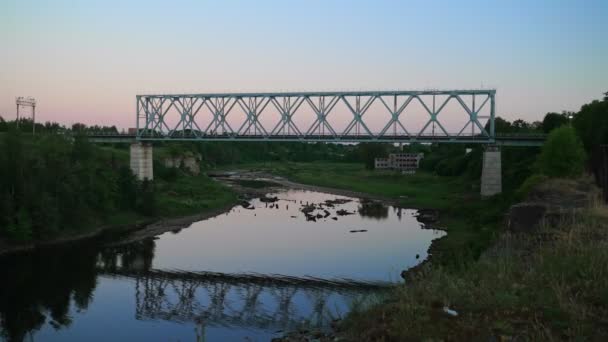Залізничний Міст Через Річку Нарву Між Естонією Росією — стокове відео