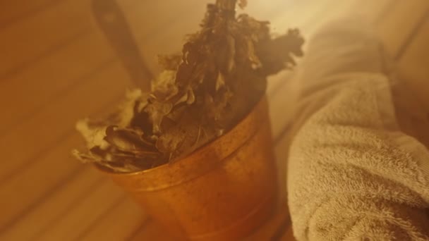 Seau Avec Balai Bain Serviette Dans Sauna — Video