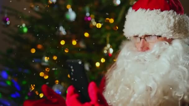 Santa Claus Make Video Chat Call Using Phone — Vídeo de Stock