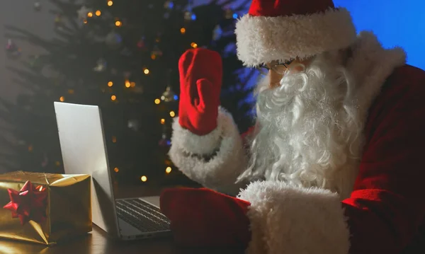 Santa Claus Está Hablando Webcam —  Fotos de Stock