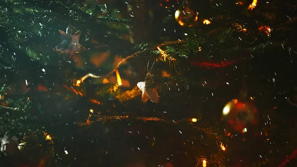 Dekorovaný Vánoční Stromek Kuličkami Věncem — Stock fotografie