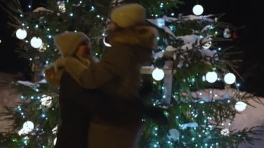Anne ve çocuğunun Noel için uzun zamandır beklenen buluşması..