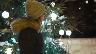 Anne ve çocuğunun Noel için uzun zamandır beklenen buluşması..