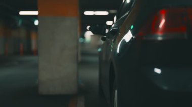 Kadın arabasını anahtarla yeraltı otoparkına kilitlemiş..