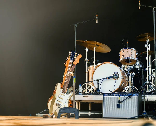 Electric Guitars Drum Stage Concert — Stock Photo, Image