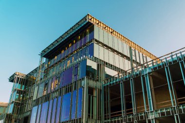 Yeni lüks modern apartman inşaatı.