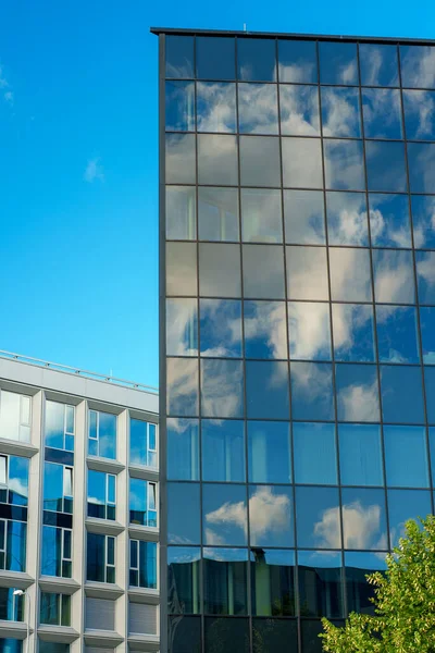 Moderno Edificio Oficinas Con Ventanas Azules —  Fotos de Stock