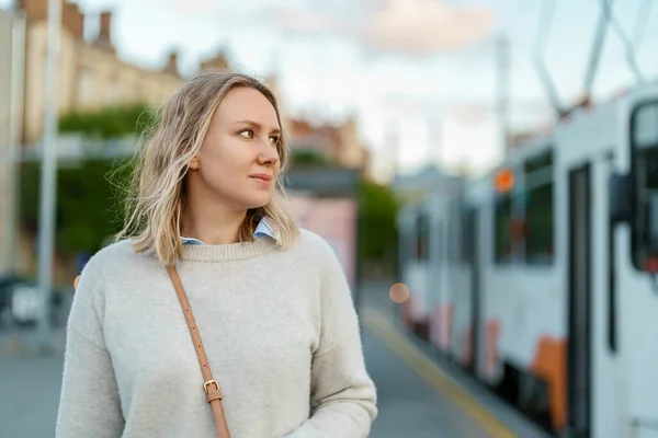 Pretty Woman Stands Tram Stop — 图库照片