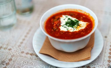 Solyanka. Rus kökenli kalın ve ekşi çorba..