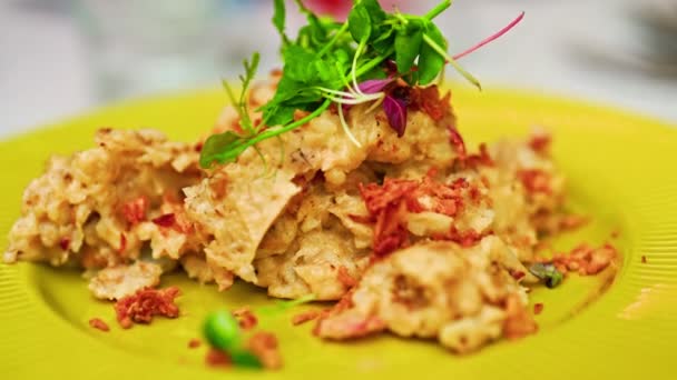 Mashed Potatoes Cracklings Yellow Plate — Stock Video