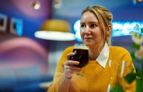 Woman Drinks Beer Bar — Stock Photo, Image