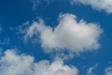 Gökyüzü ve bulutlar. Özgeçmiş için uygun.