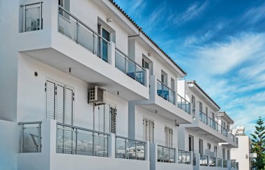 Tatil köyündeki modern lüks apartman..