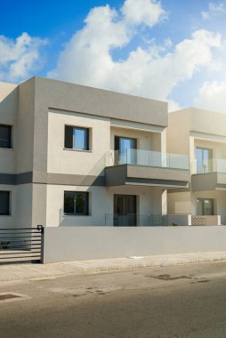 Tatil köyündeki modern lüks apartman..